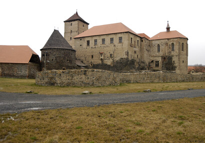 Vodní hrad Švihov - Galerie - Od jihovýchodu