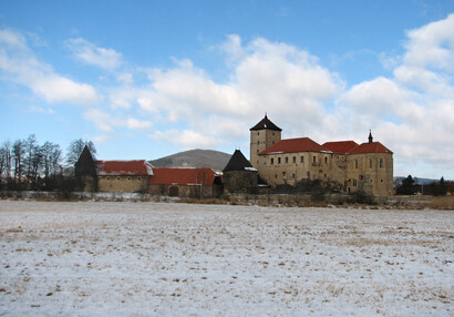 Vodní hrad Švihov - Galerie - Od jihovýchodu v zimě