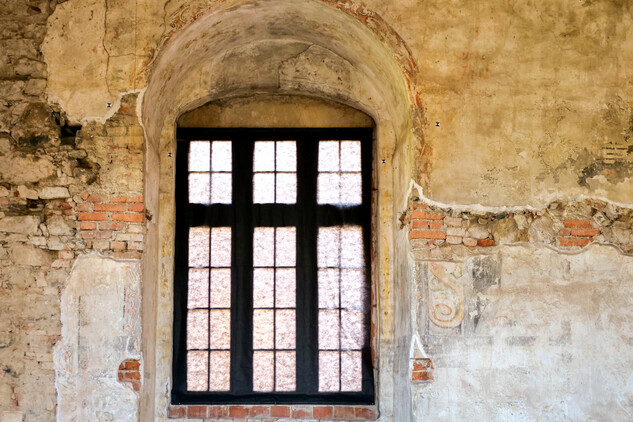 Hrad Švihov, Sál ve druhém patře severního paláce, okenní špaleta