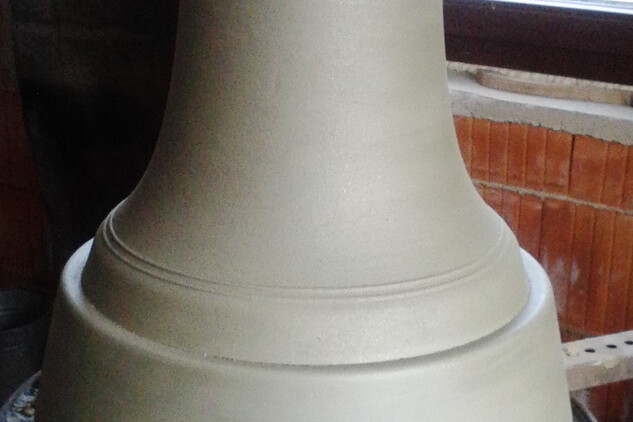 Odlévání zvonu - hrad Švihov - 2016 - Hliněná forma zvonu